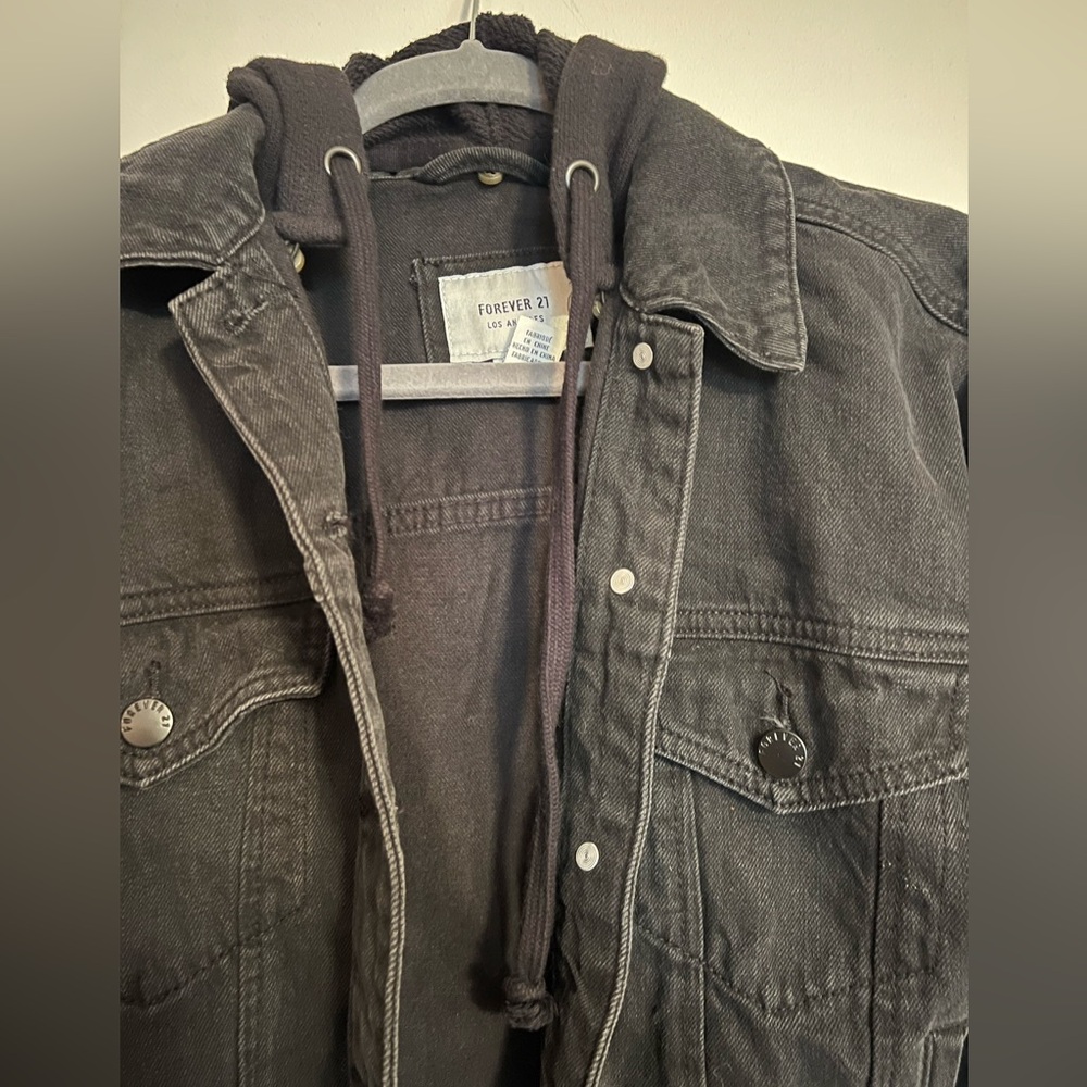 Cropped Denim Jacket - Picture 6 of 9